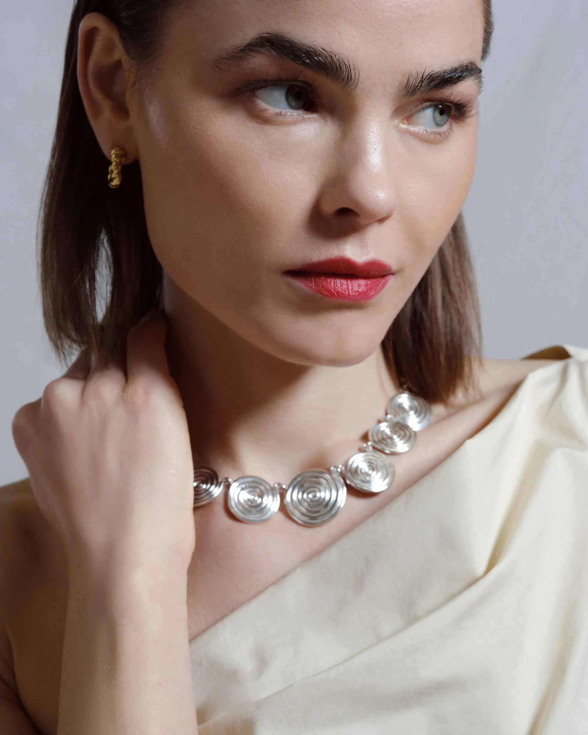 Foothill Hoop Earrings - Solid Gold - Image 3