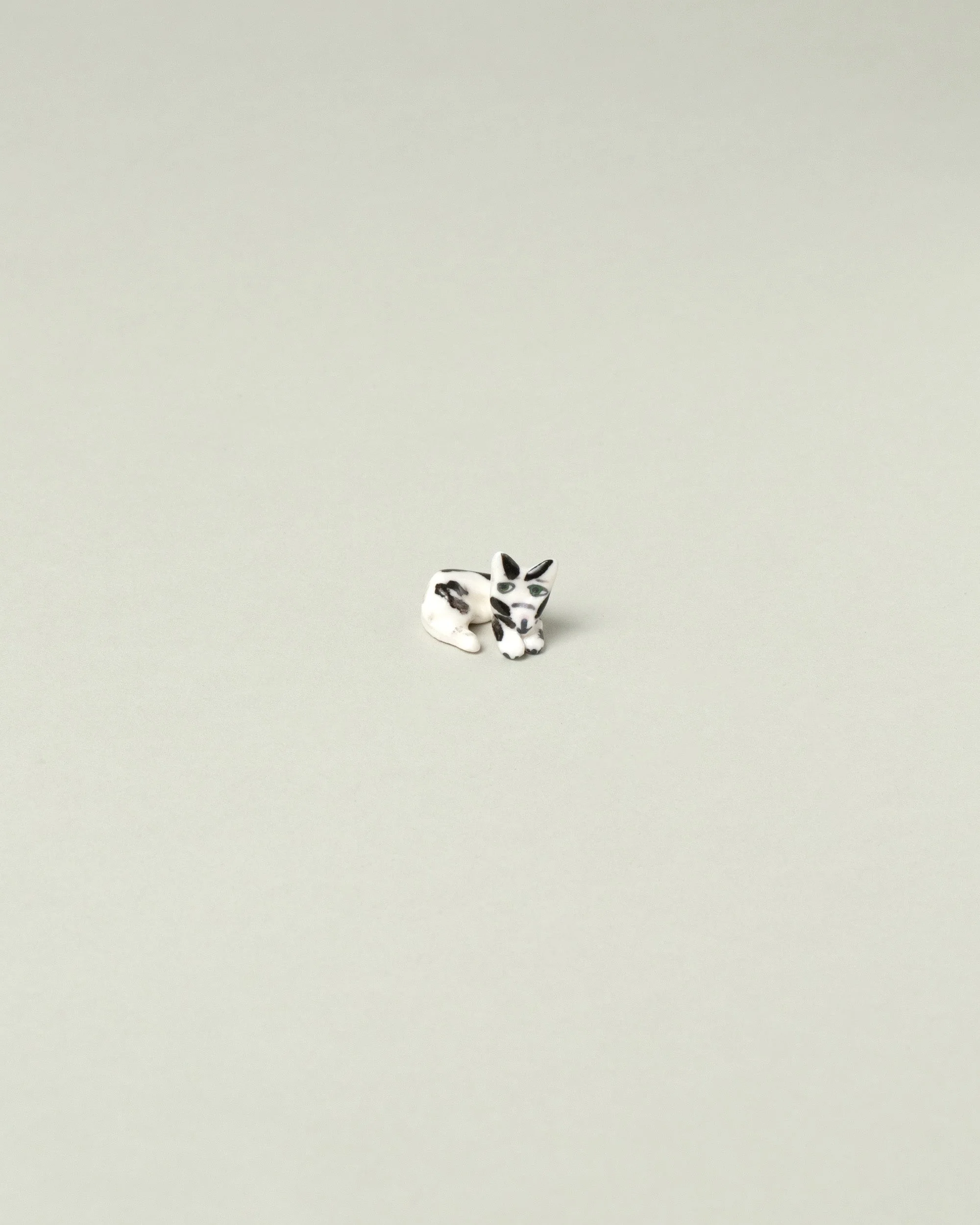 Black Spots Chopstick Cat Rest