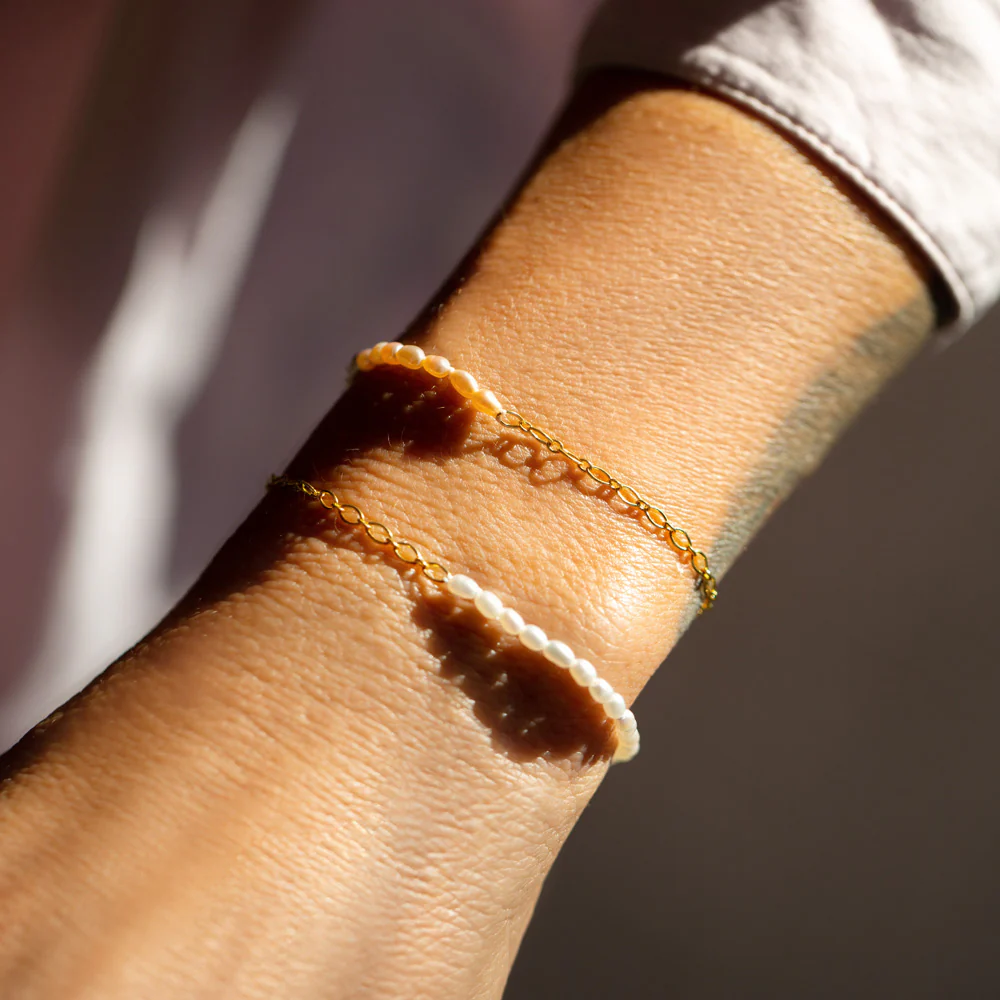 Half Oval Chain & White Seed Pearl Bracelet - Image 3