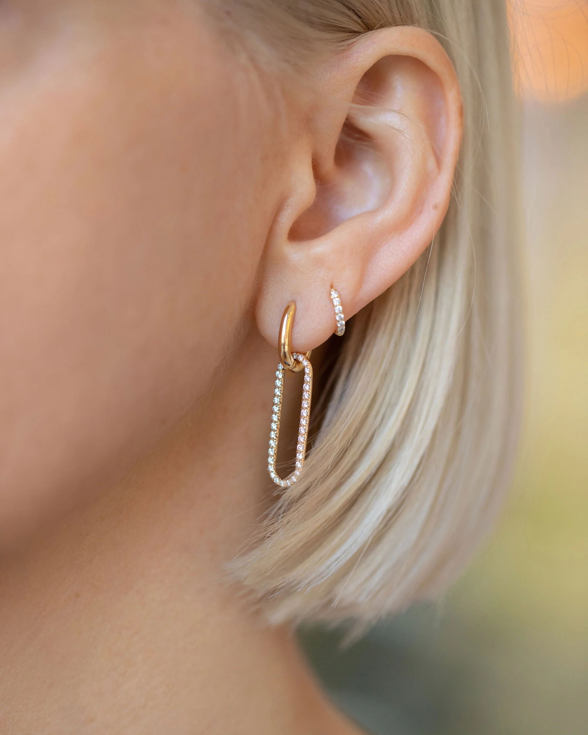 Link Huggie Hoop Earrings - Image 4