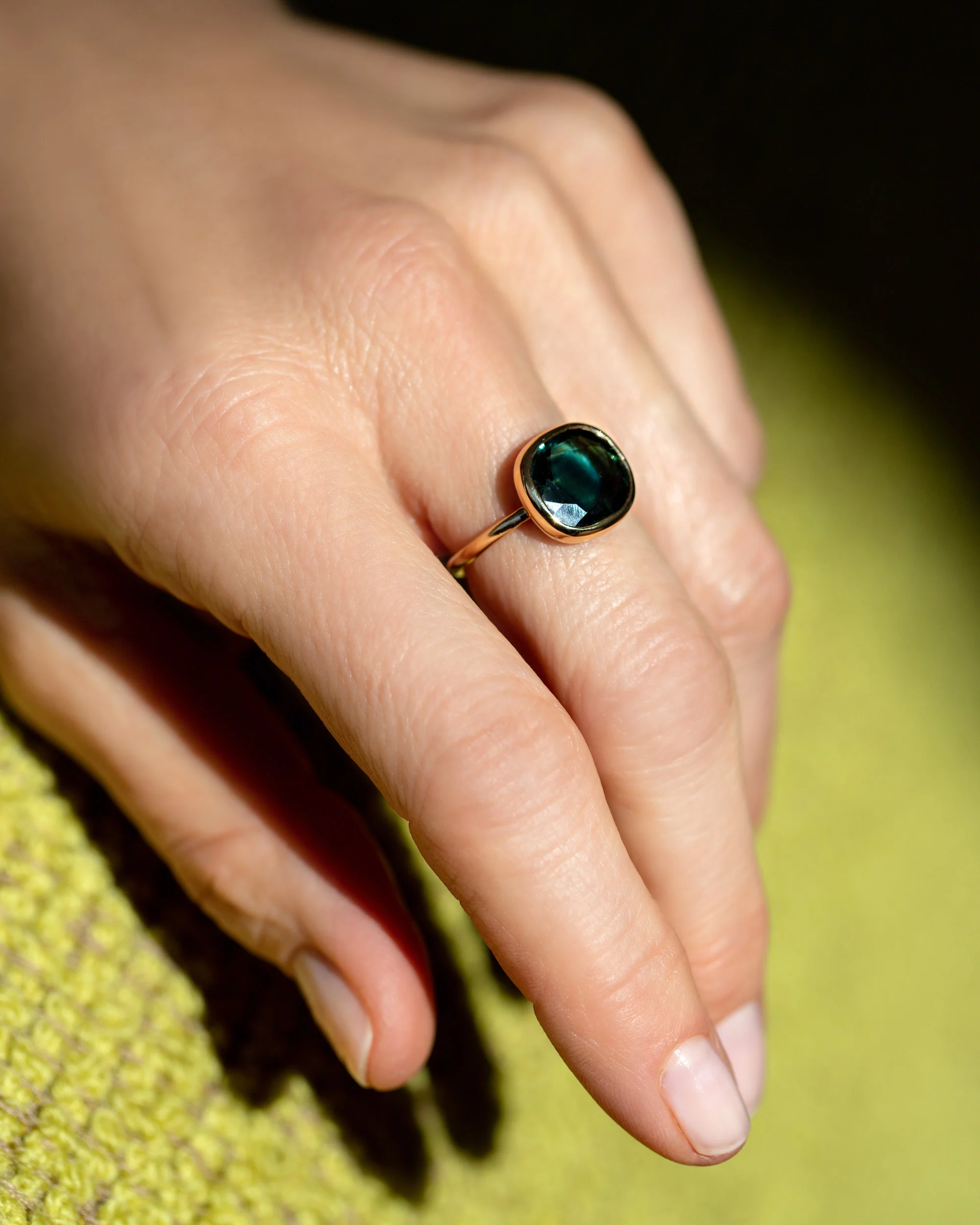 Gusher Bicolor Sapphire Ring 012 - Image 4