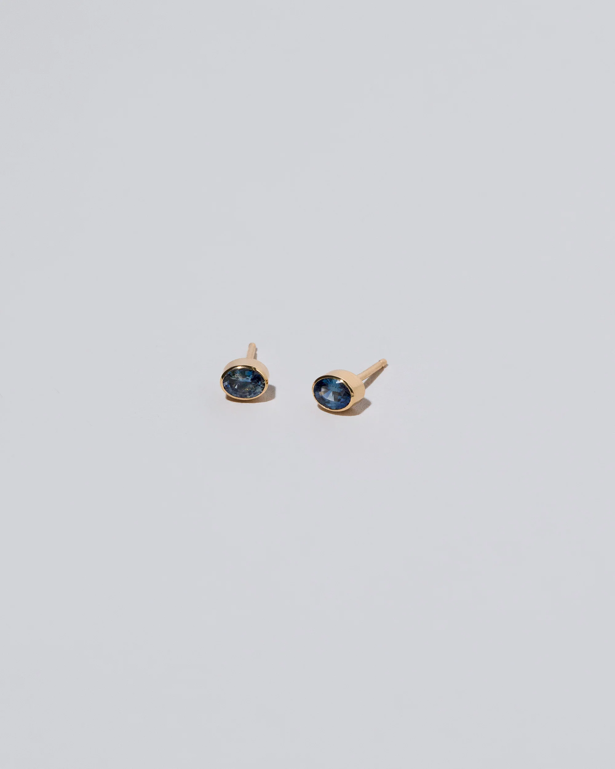 Oval Frame Stud Earrings - Sapphire