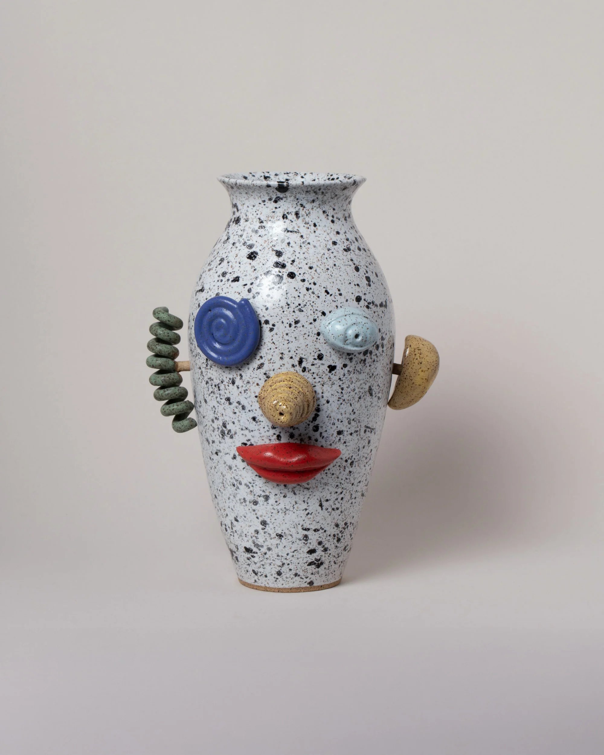 Apotropaia Efface Face Vase - Image 3
