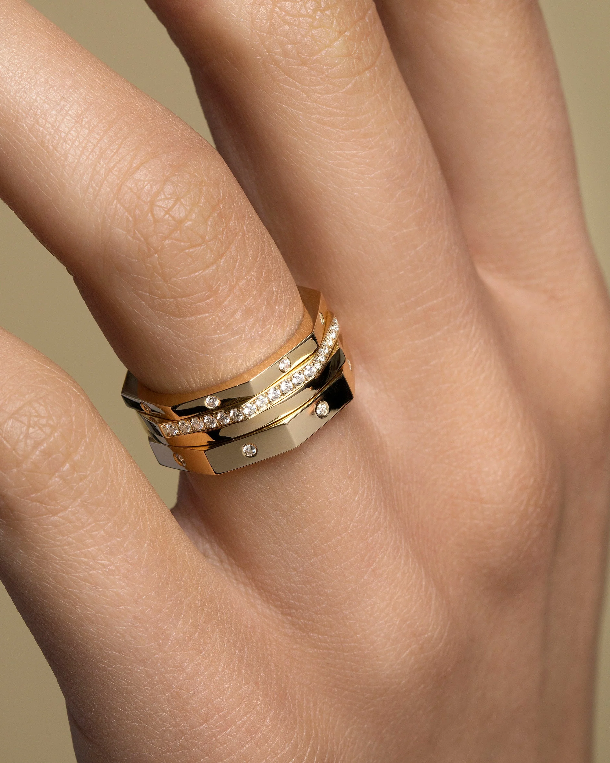 Segmented Half Hoop Band - 4mm - Image 4