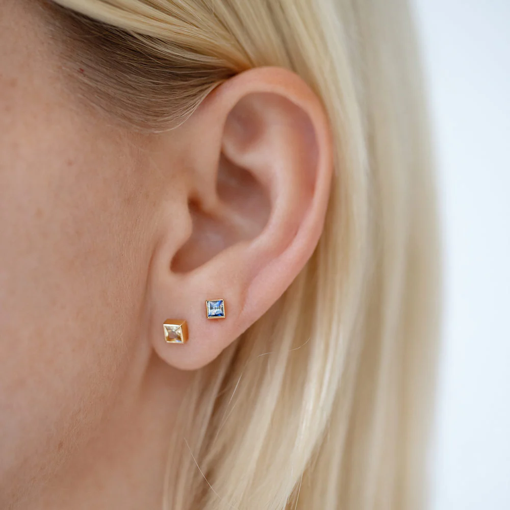 Square Frame Stud Earrings - Bicolor Sapphire - Image 3