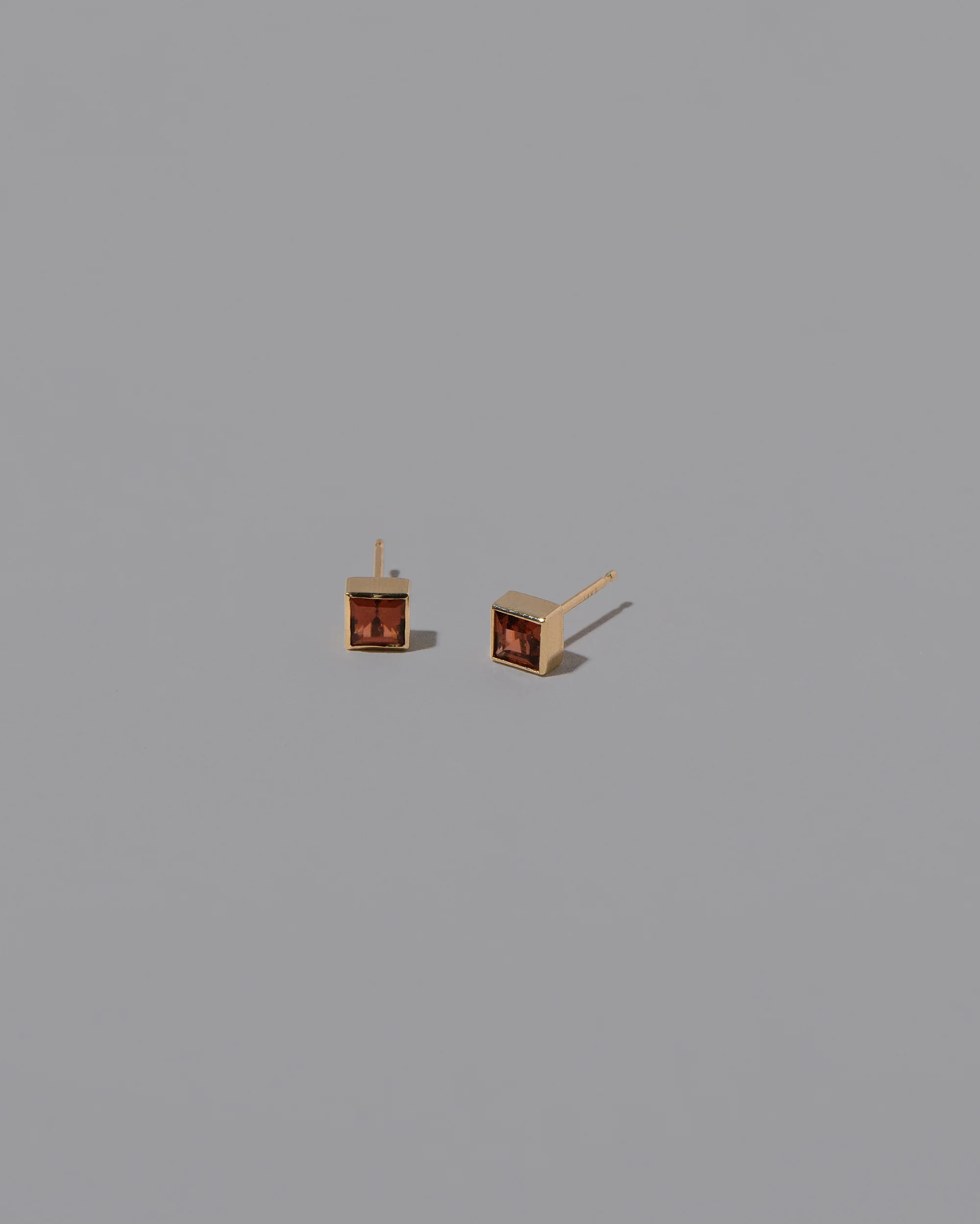 Square Frame Stud Earrings - Grand Anthill Garnet